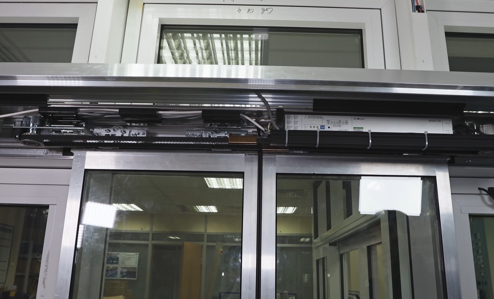 Инструкция по монтажу автоматических дверей DORMA на базе минидрайвов DK Tech