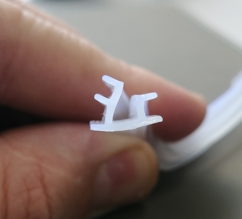 FIRMAX Уплотнитель ПВХ под вставку 4мм, бесцветный, для PRO35. Рис. 1