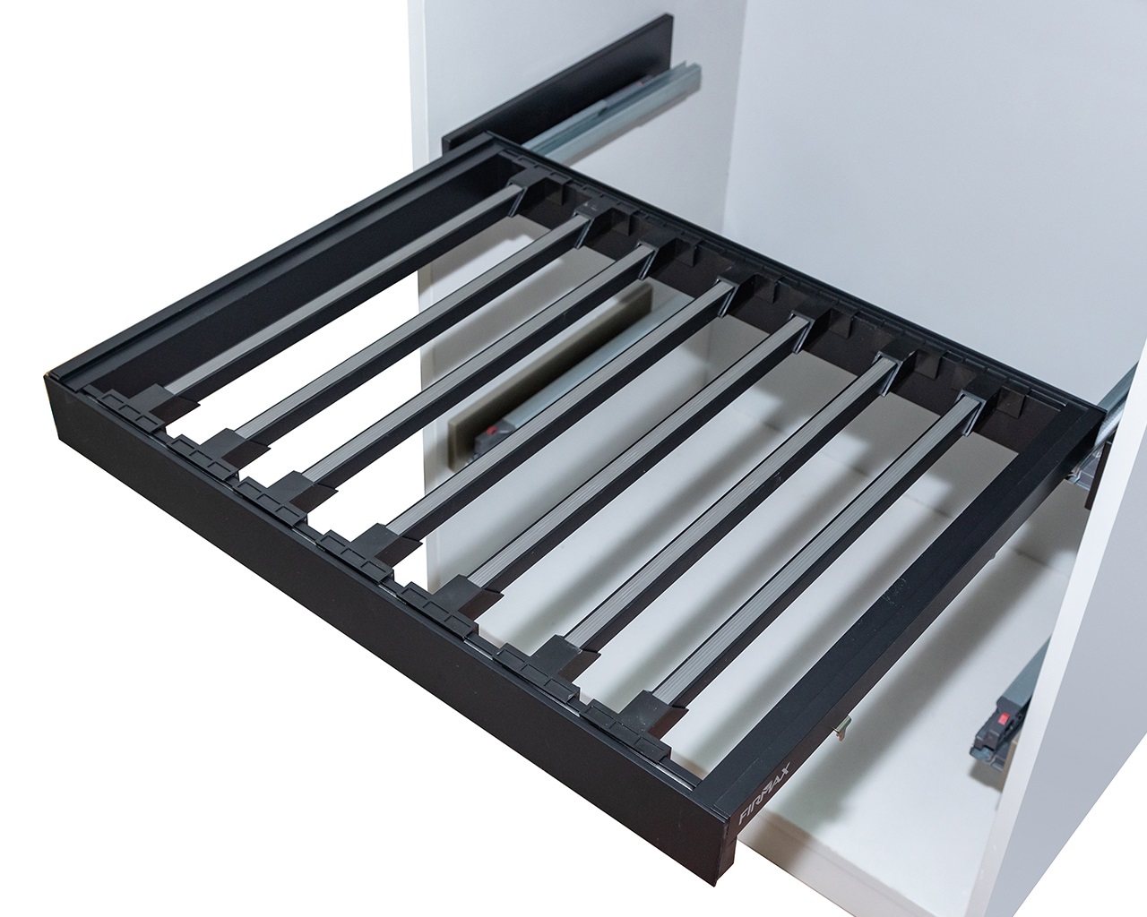 FIRMAX Выдвижная брючница наборного типа в базу 600 мм, 564х420х56 (ШхГхВ), черный. Рис. 1