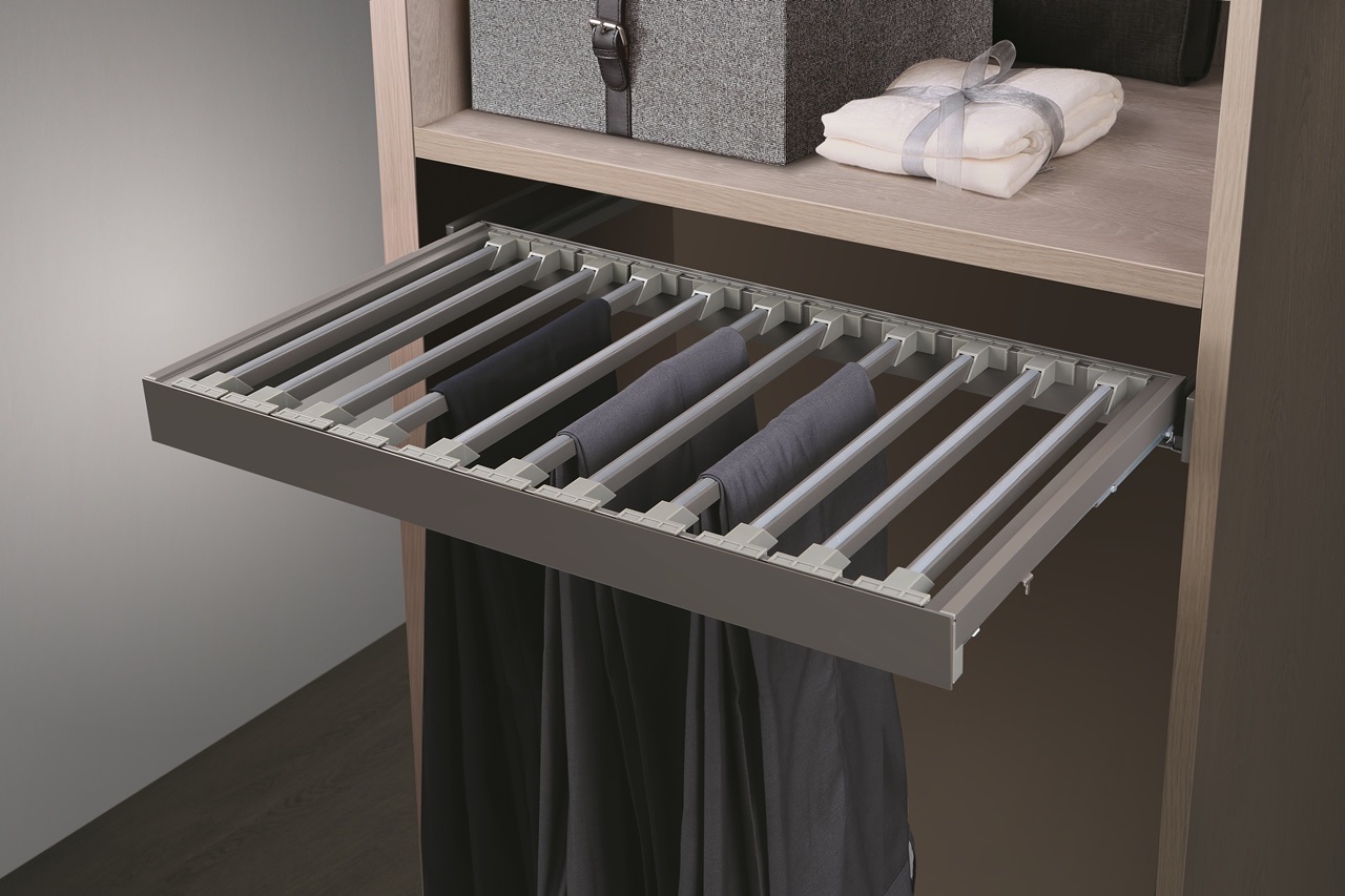 FIRMAX Выдвижная брючница наборного типа в базу 700 мм, 664х420х56 (ШхГхВ), серый. Рис. 3