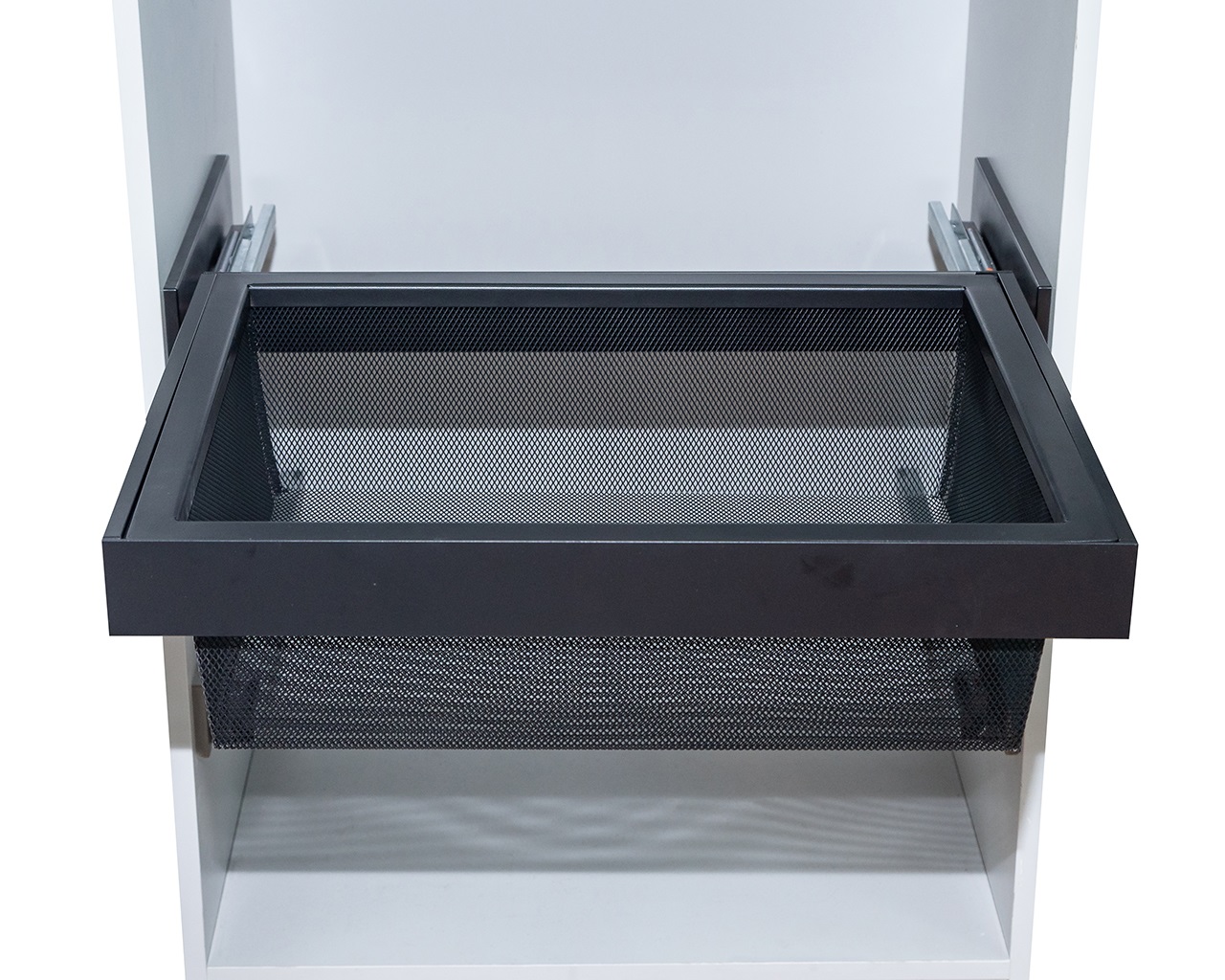 FIRMAX Выдвижная корзина в базу 600 мм, мелкая сетка, 564х420х140 (ШхГхВ), черный