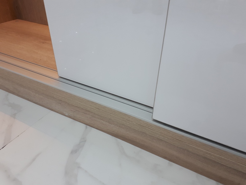 FM409 Комплект накладных роликов и доводчиков на 1 дверь, FIRMAX.. Рис. 3