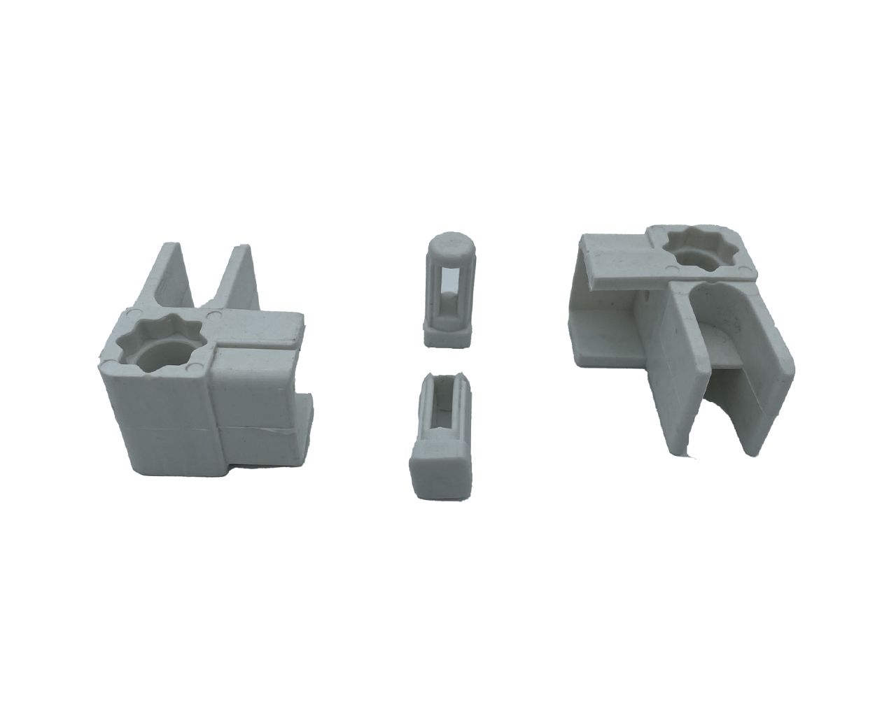 Комплект аксессуаров (4 угла, 2 направляющих, 2 заглушки) для широкой серии 28 мм порогового профиля (белый, RAL9016). Рис. 1 Комплект аксессуаров (4 угла, 2 направляющих, 2 заглушки) для широкой серии 28 мм порогового профиля (белый, RAL9016). Рис. 1