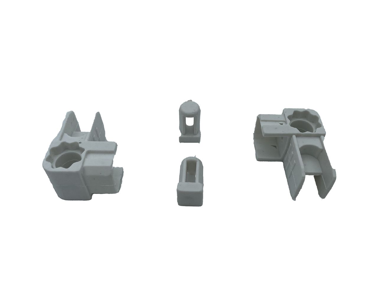 Комплект аксессуаров (4 угла, 2 направляющих, 2 заглушки) для узкой серии 18 мм порогового профиля (белый, RAL9016), 50шт в комплекте. Рис. 1