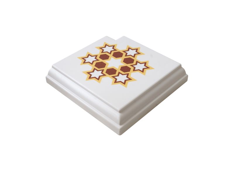 Крышка угловая Qunell U-81 УФ-печать (Восточный) белая. Рис. 1