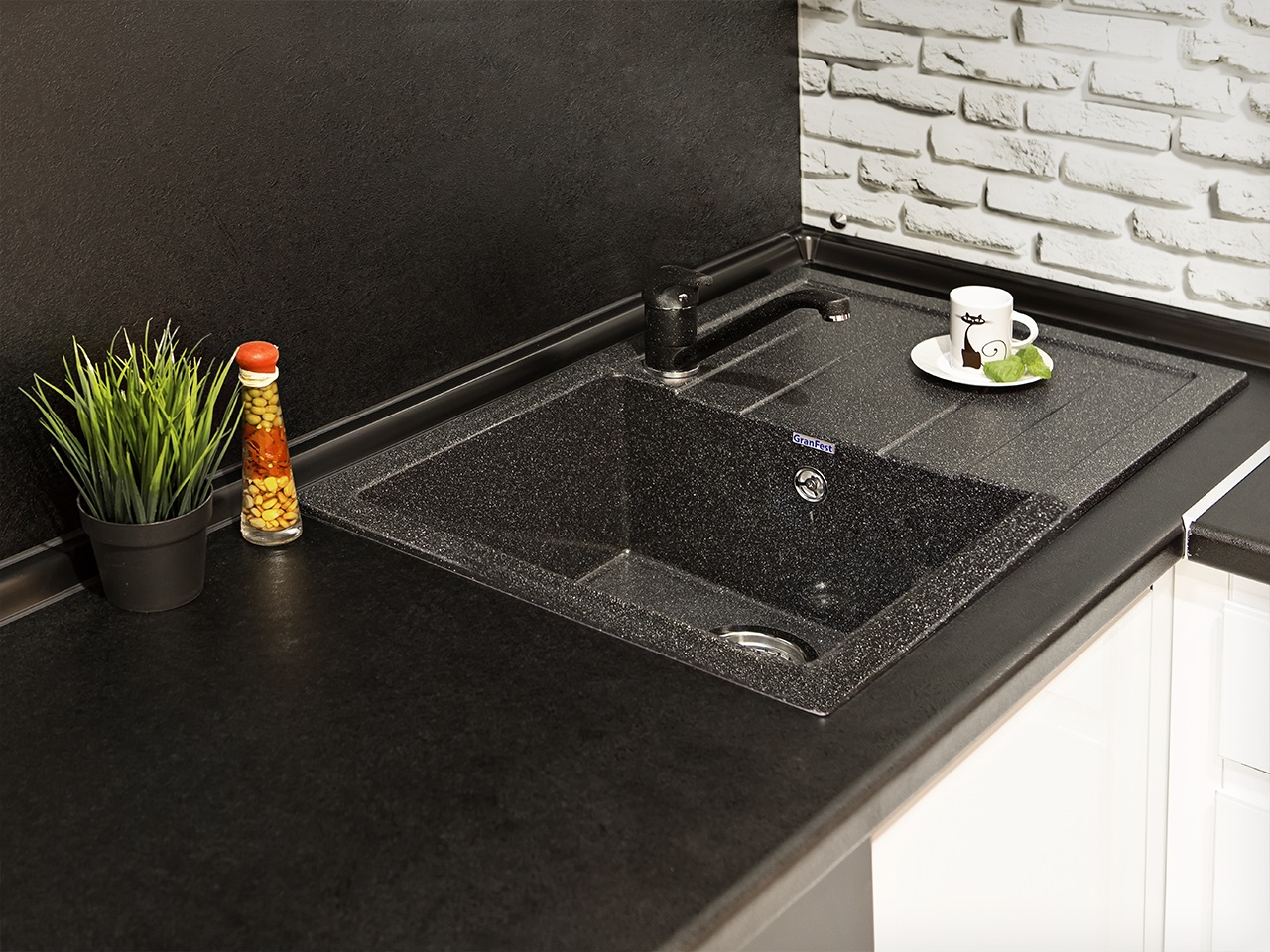 Мойка врезная с крылом QUADRO 77х49.5см, цвет черный, мрамор (+сифон). Рис. 2 Мойка врезная с крылом QUADRO 77х49.5см, цвет черный, мрамор (+сифон). Рис. 2