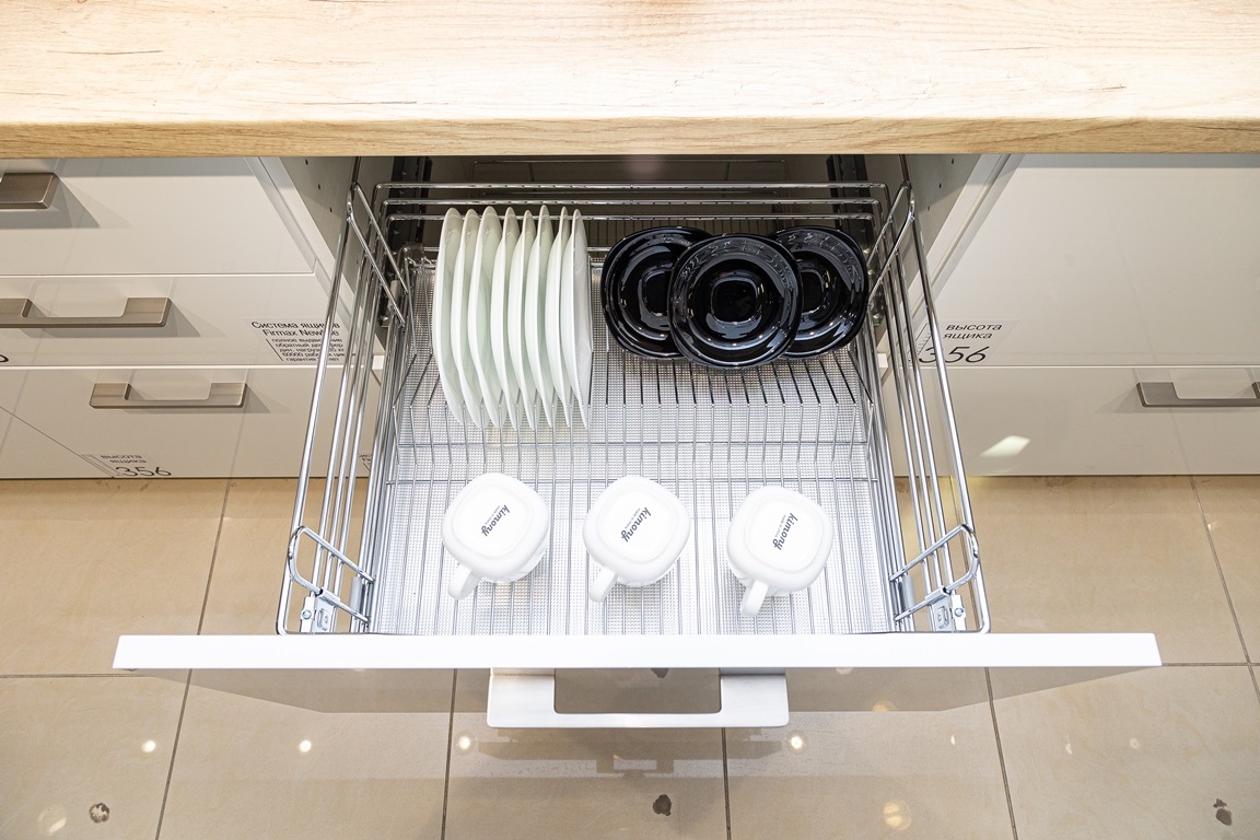 Посудосушитель в нижнюю базу 450мм с поддоном, направляющие плавного закрывания, хром. Рис. 3