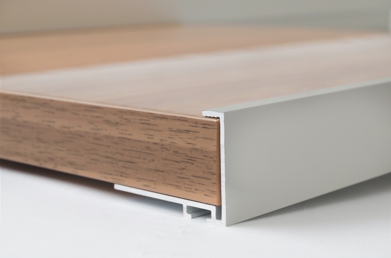 Профиль торцевой для фасадов 18 мм, серия MONA, L=3000 мм, алюминий, серебро.. Рис. 1 Профиль торцевой для фасадов 18 мм, серия MONA, L=3000 мм, алюминий, серебро.. Рис. 1