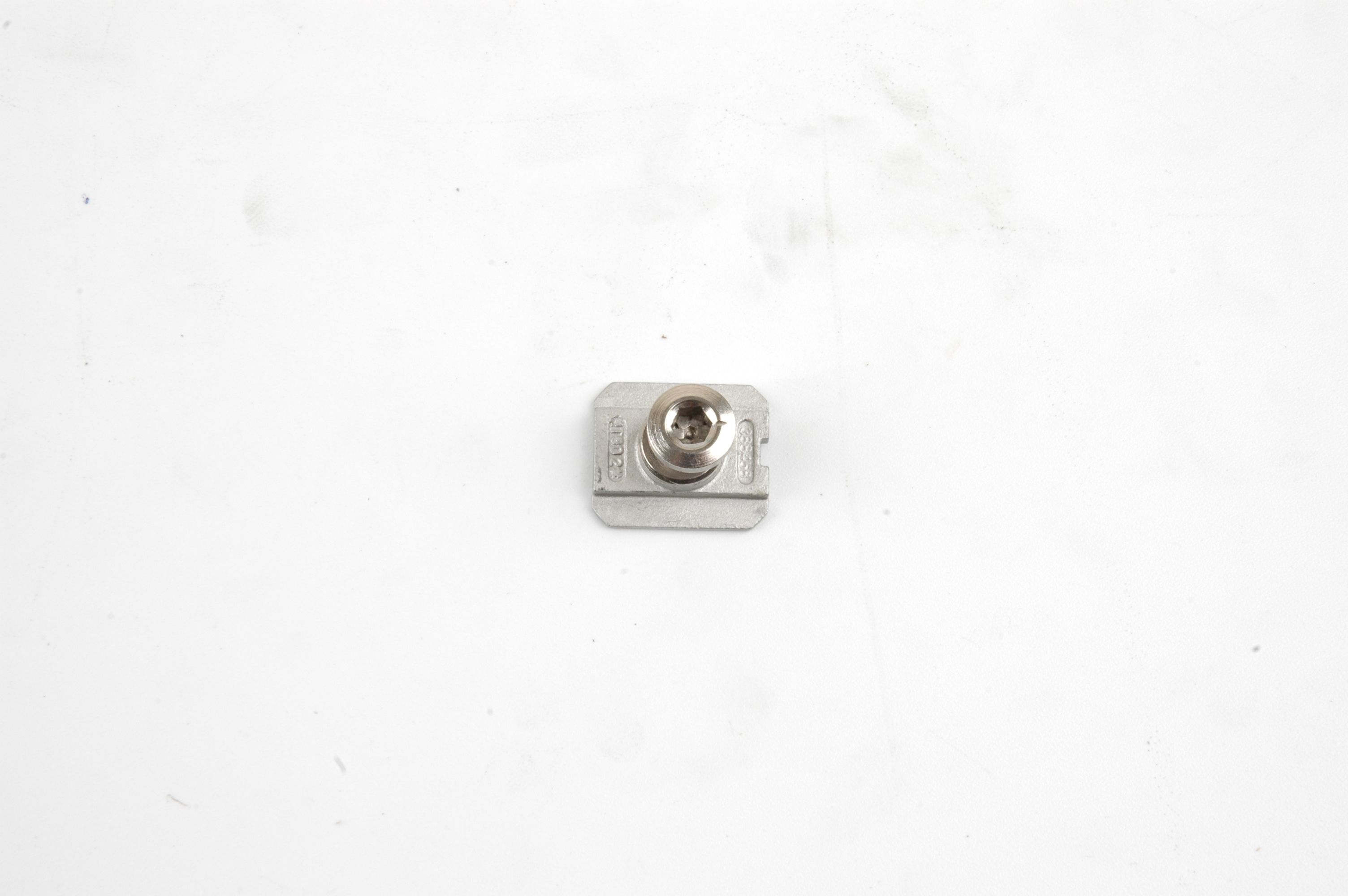 Цапфа противовзломная. Рис. 1