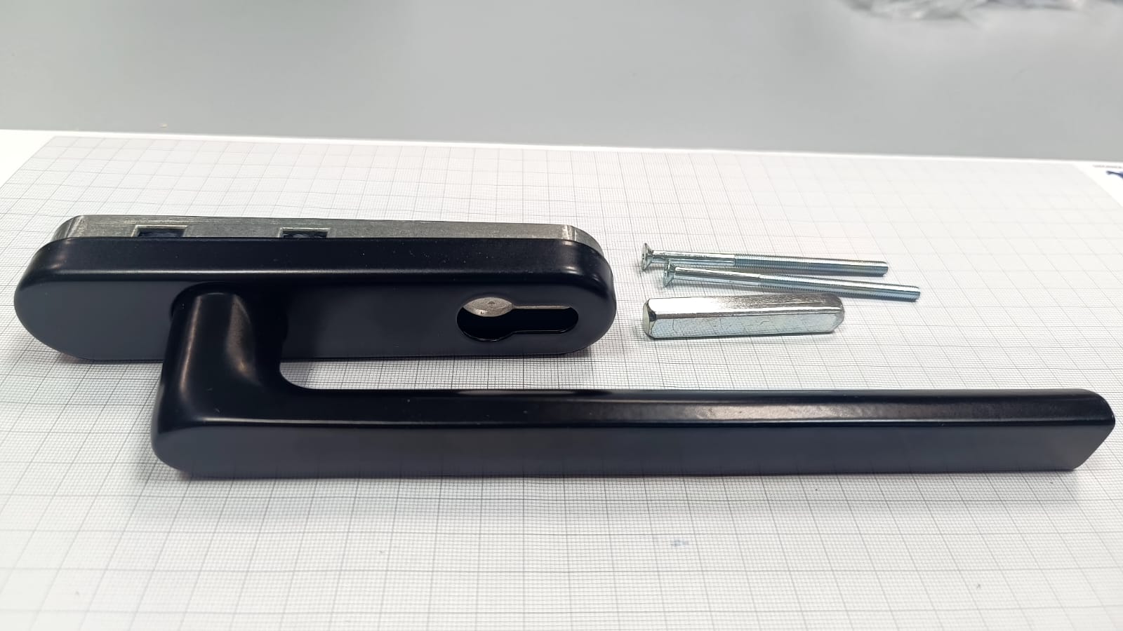 Ручка Internika с PZ, длина ручки 240 мм, штифт 10/62 мм, черный (RAL9005). Рис. 2 Ручка Internika с PZ, длина ручки 240 мм, штифт 10/62 мм, черный (RAL9005). Рис. 2