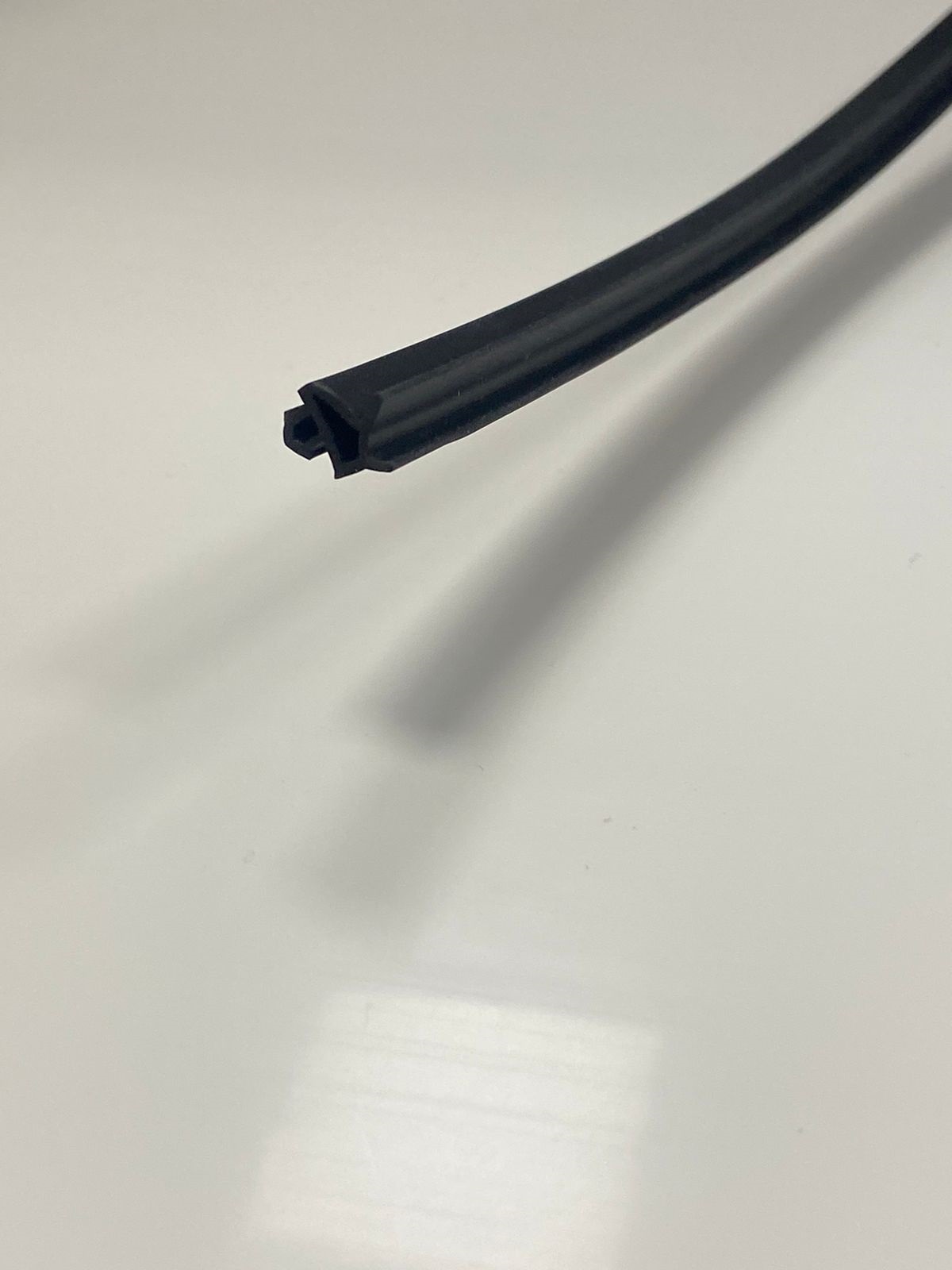 Уплотнитель совместим с прфоилем WINTECH универсальный, ТЭП, черный. Рис. 2 Уплотнитель совместим с прфоилем WINTECH универсальный, ТЭП, черный. Рис. 2