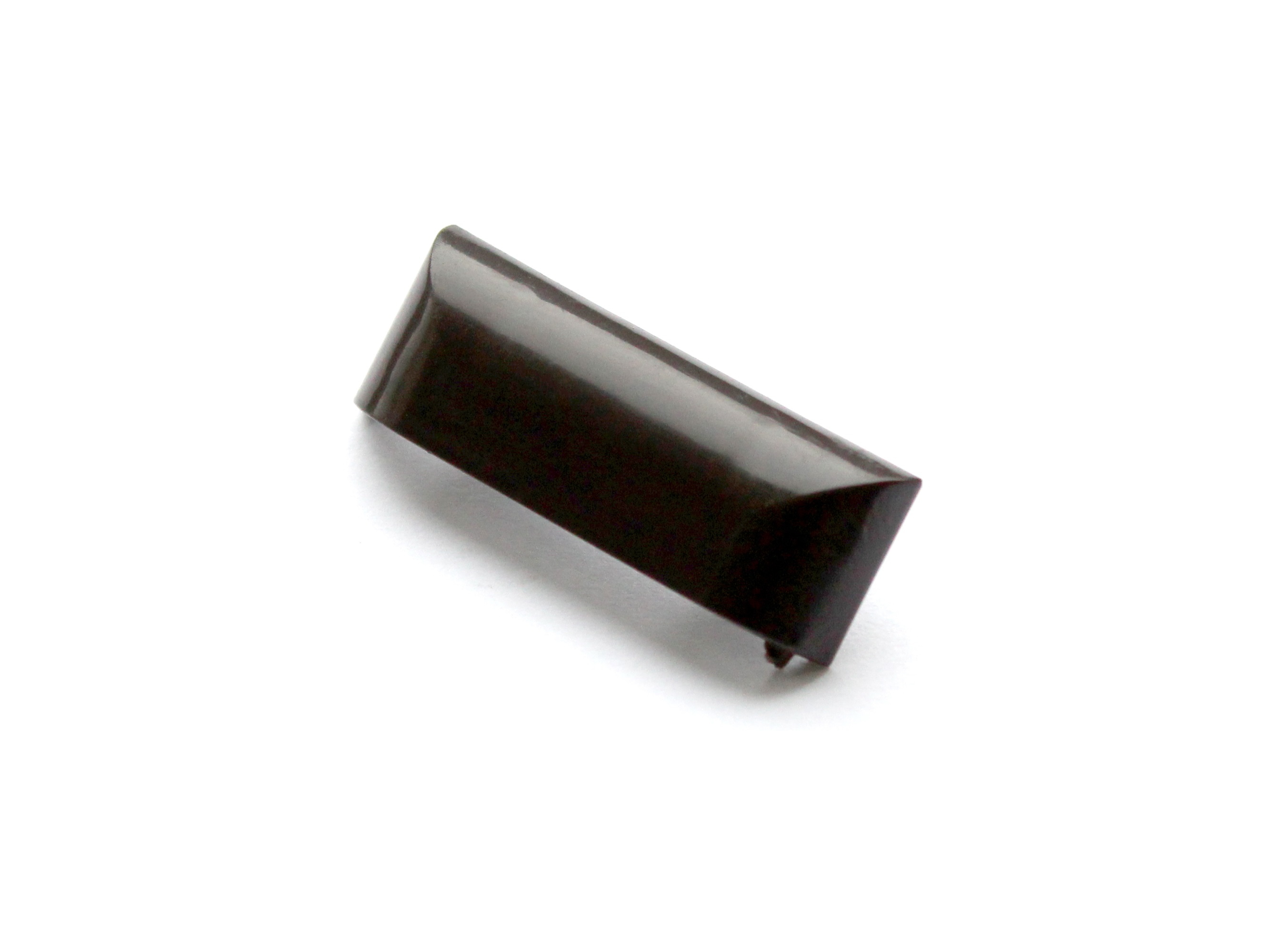 Заглушка  водоотливного канала, коричневая. Рис. 1