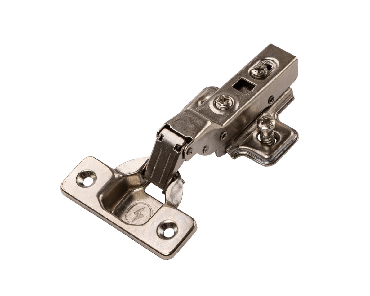 Петля смежная Clip-On с доводчиком, 84 гр, с монтажной планкой H=2 мм в сборе, с предустановленными евровинтами, 45 мм, 35 мм чашка. Рис. 1